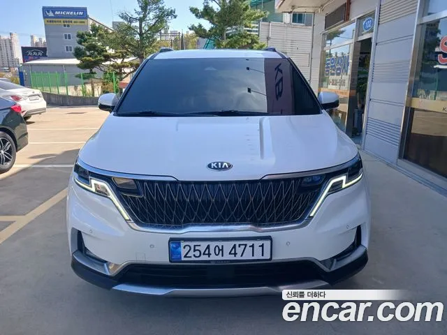 Kia Canival 2021 — photo 1