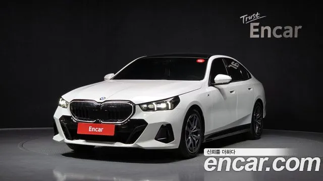BMW 5-Series 2024 — photo 1