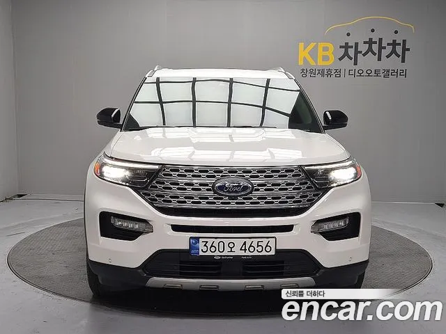 Ford Explorer 2022 — photo 1