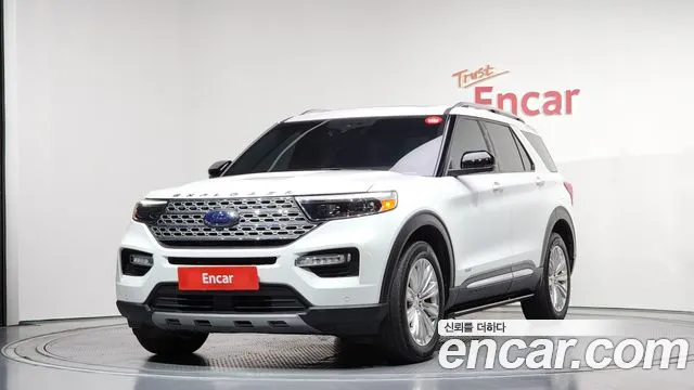 Ford Explorer 2022 — photo 1
