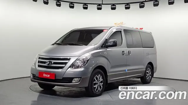 Hyundai Starex 2018 — photo 1