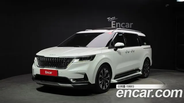 Kia Canival 2023 — photo 1
