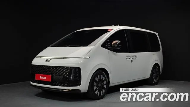 Hyundai Staria 2022 — photo 1