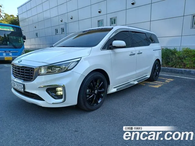 Kia Canival 2019 — photo 1