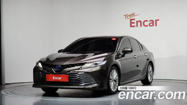 Toyota Camry 2018 — photo 1