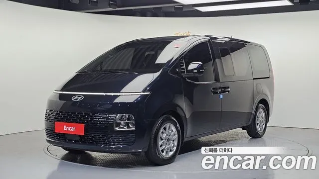 Hyundai Staria 2025 — photo 1