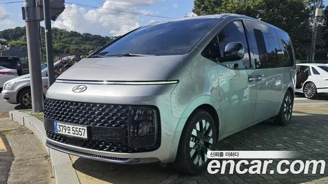 Hyundai Staria 2025 — photo 1