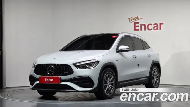 Mercedes-Benz GLA-Class 2022 — photo 1