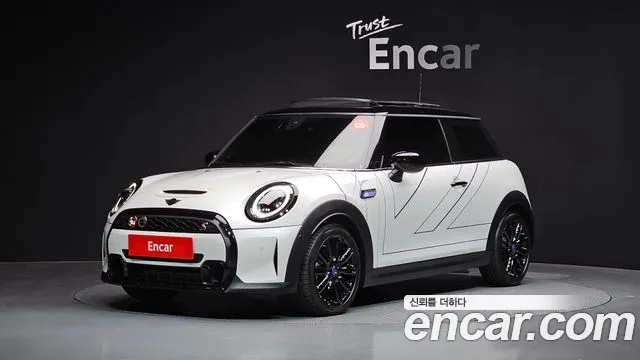 Mini Cooper 2024 — photo 1