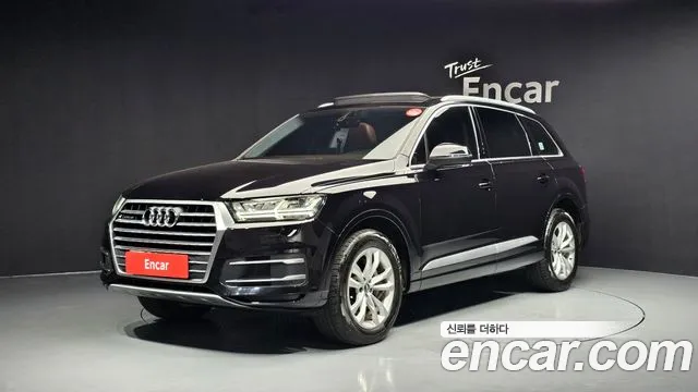 Audi Q7 2019 — photo 1