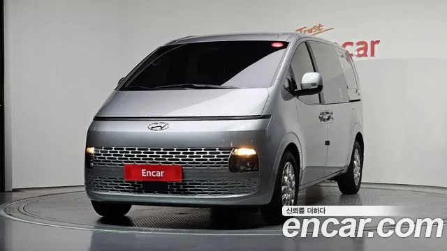 Hyundai Staria 2024 — photo 1