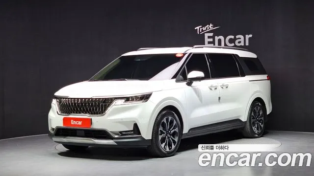 Kia Canival 2023 — photo 1