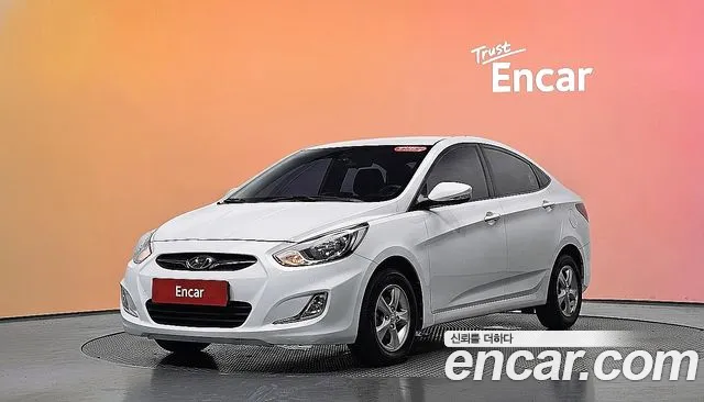 Hyundai Accent 2012 — photo 1