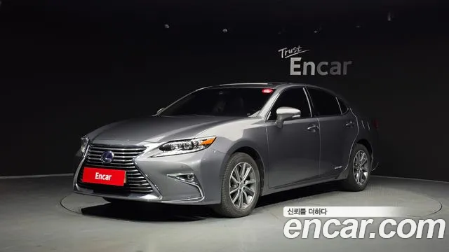 Lexus ES 2017 — photo 1