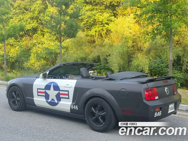 Ford Mustang 2006 — photo 1