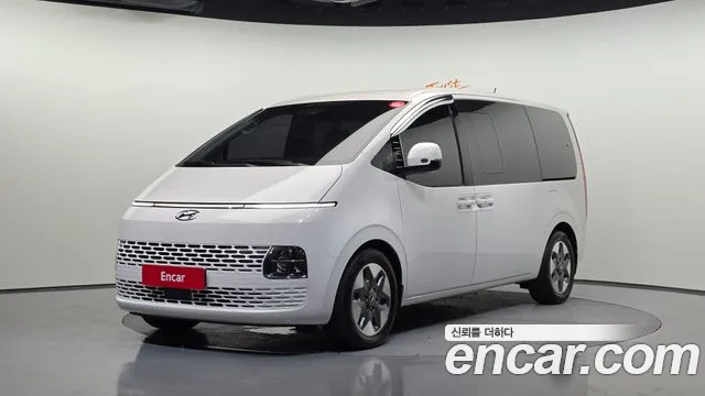 Hyundai Staria 2022 — photo 1