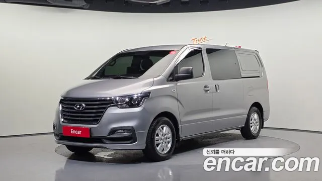 Hyundai Starex 2021 — photo 1