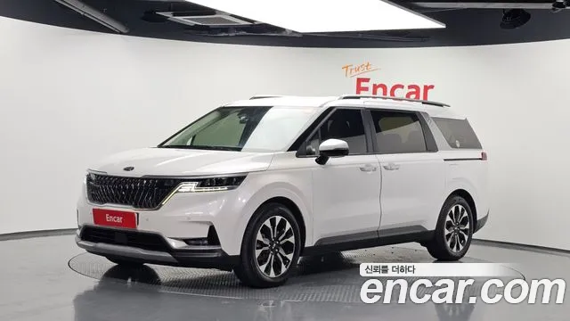 Kia Canival 2021 — photo 1