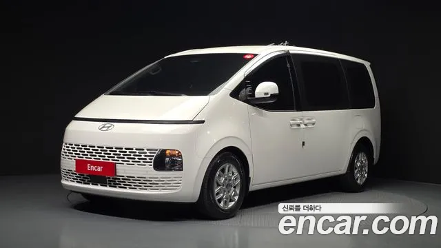 Hyundai Staria 2025 — photo 1