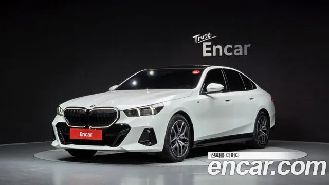 BMW 5-Series 2025 — photo 1