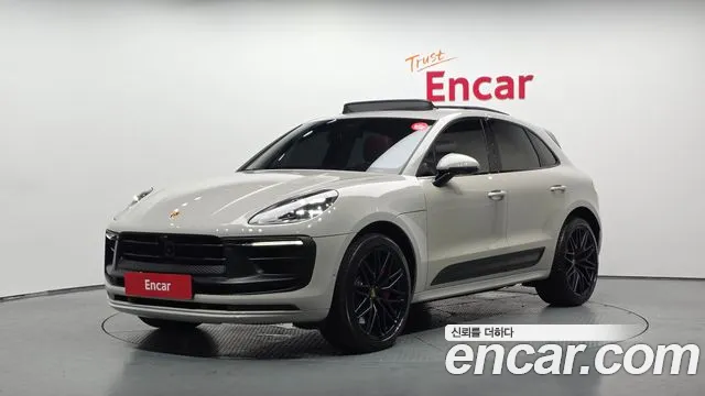 Porsche Macan 2023 — photo 1