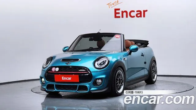 Mini Cooper Convertible 2016 — photo 1