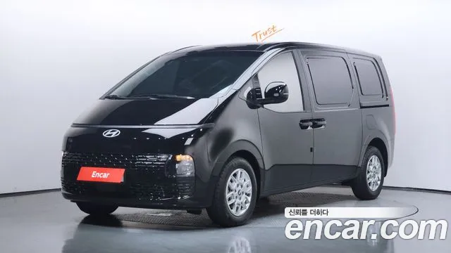 Hyundai Staria 2025 — photo 1