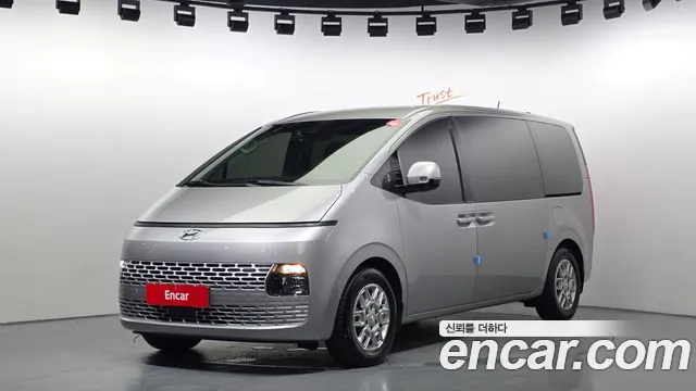 Hyundai Staria 2023 — photo 1