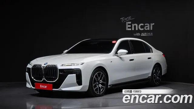 BMW i7 2023 — photo 1