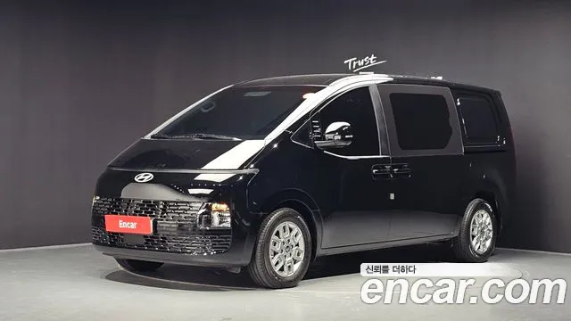Hyundai Staria 2025 — photo 1