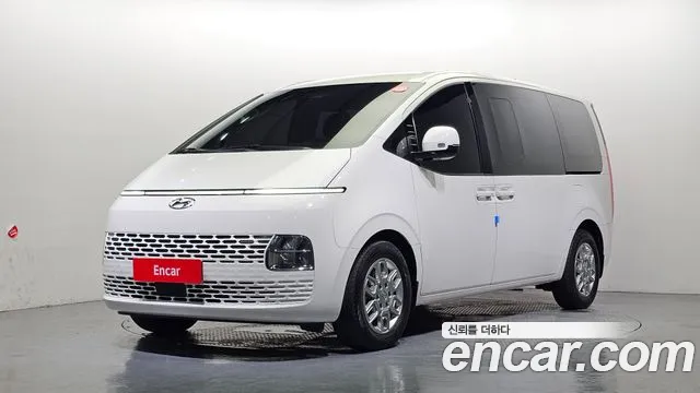 Hyundai Staria 2024 — photo 1