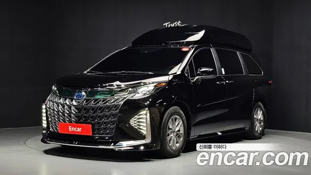 Toyota Sienna 2025 — photo 1