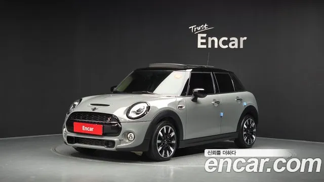 Mini Cooper 2021 — photo 1