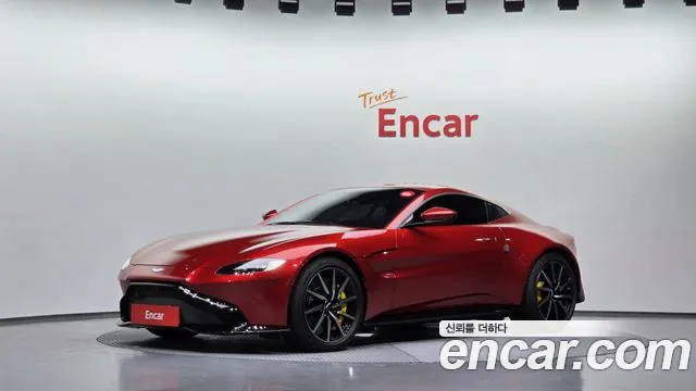 Aston Martin Vantage 2019 — photo 1