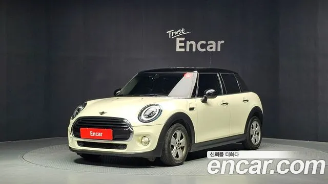 Mini Cooper 2019 — photo 1