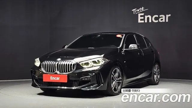 BMW 1-Series 2023 — photo 1