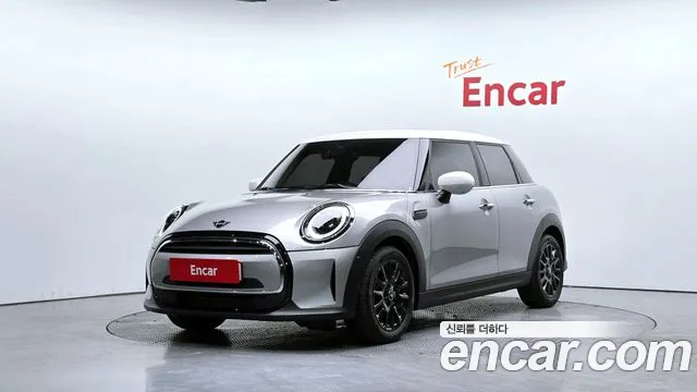 Mini Cooper 2024 — photo 1