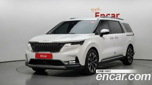 Kia Canival 2023 — photo 1