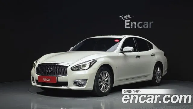 Infiniti Q70 2017 — photo 1