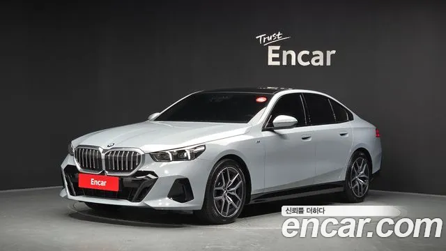BMW 5-Series 2025 — photo 1