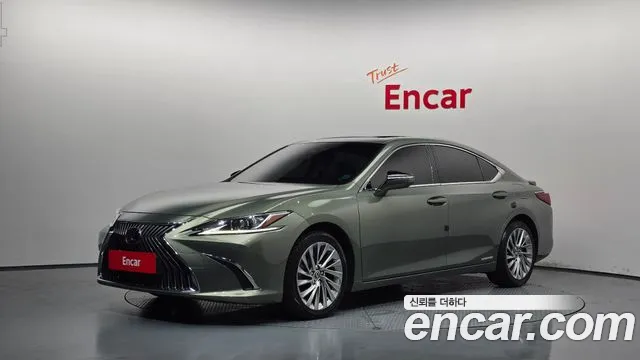 Lexus ES 2019 — photo 1