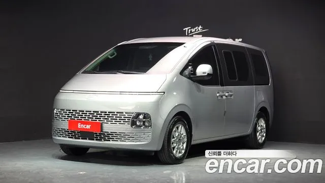 Hyundai Staria 2025 — photo 1