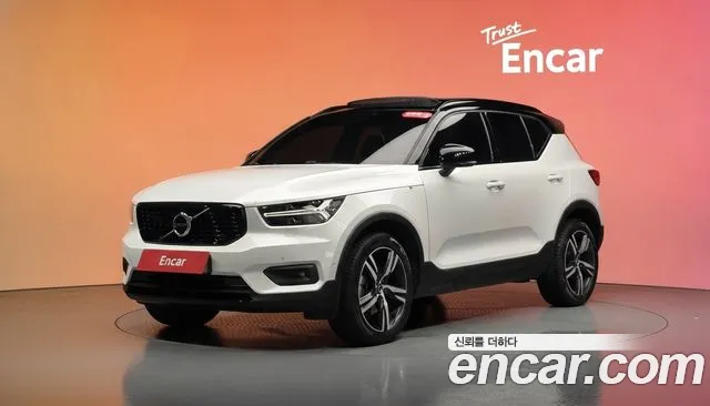 Volvo XC40 2019 — photo 1
