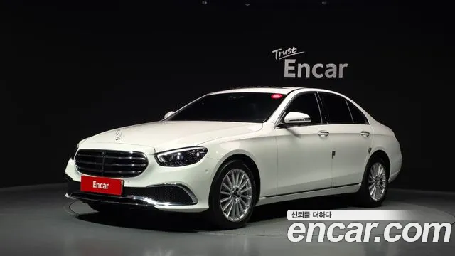 Mercedes-Benz E-Class 2023 — photo 1