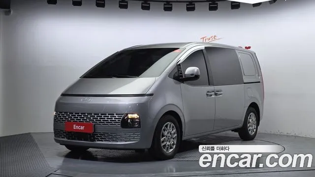 Hyundai Staria 2025 — photo 1