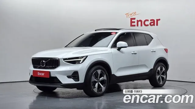 Volvo XC40 2023 — photo 1