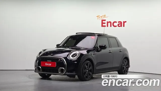Mini Cooper 2023 — photo 1