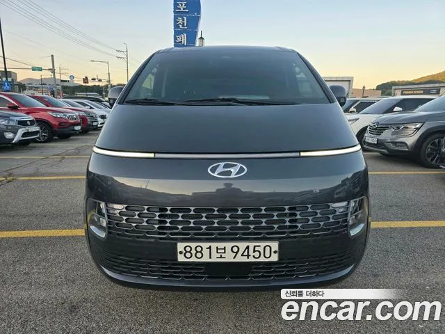 Hyundai Staria 2023 — photo 1