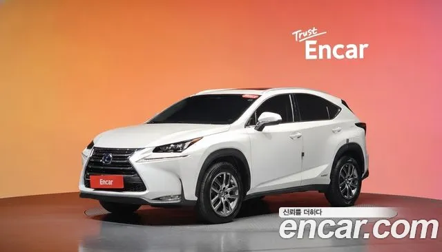 Lexus NX 2017 — photo 1