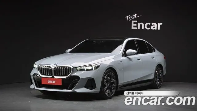 BMW 5-Series 2024 — photo 1